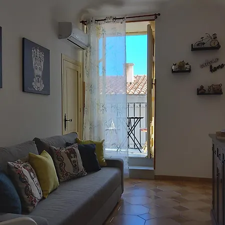 Dans Les Venelles דירה