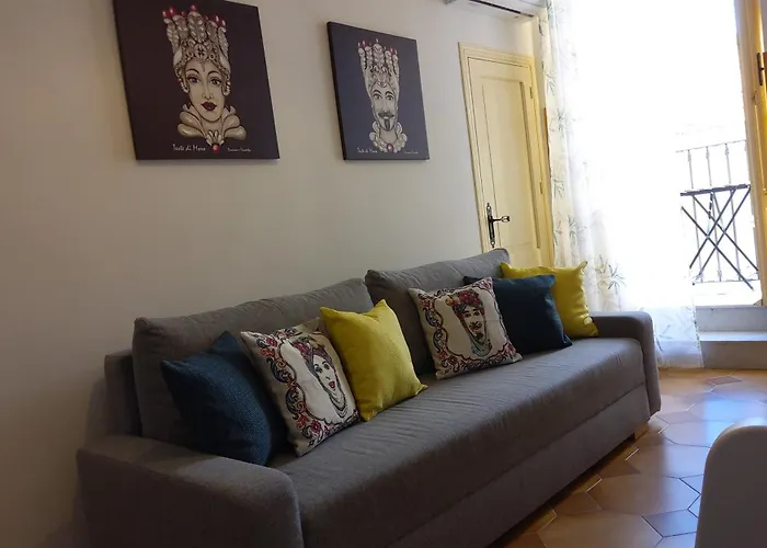 Apartment Dans Les Venelles Cefalù
